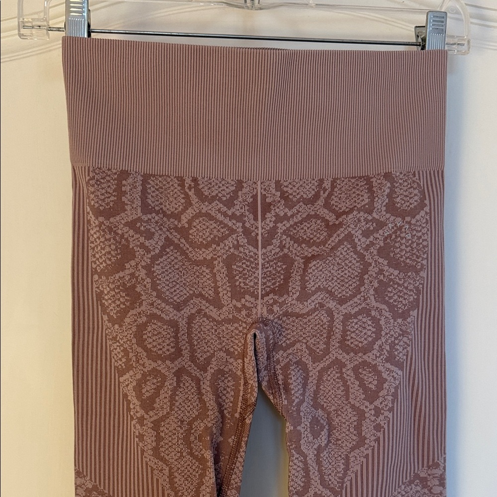 Varley Mauve High Waist Python Print Leggings Siz… - image 3